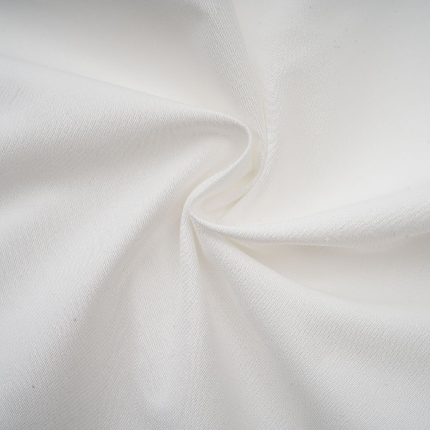 La Coupe Épure — Cropped lace-trim top and wide-leg trousers