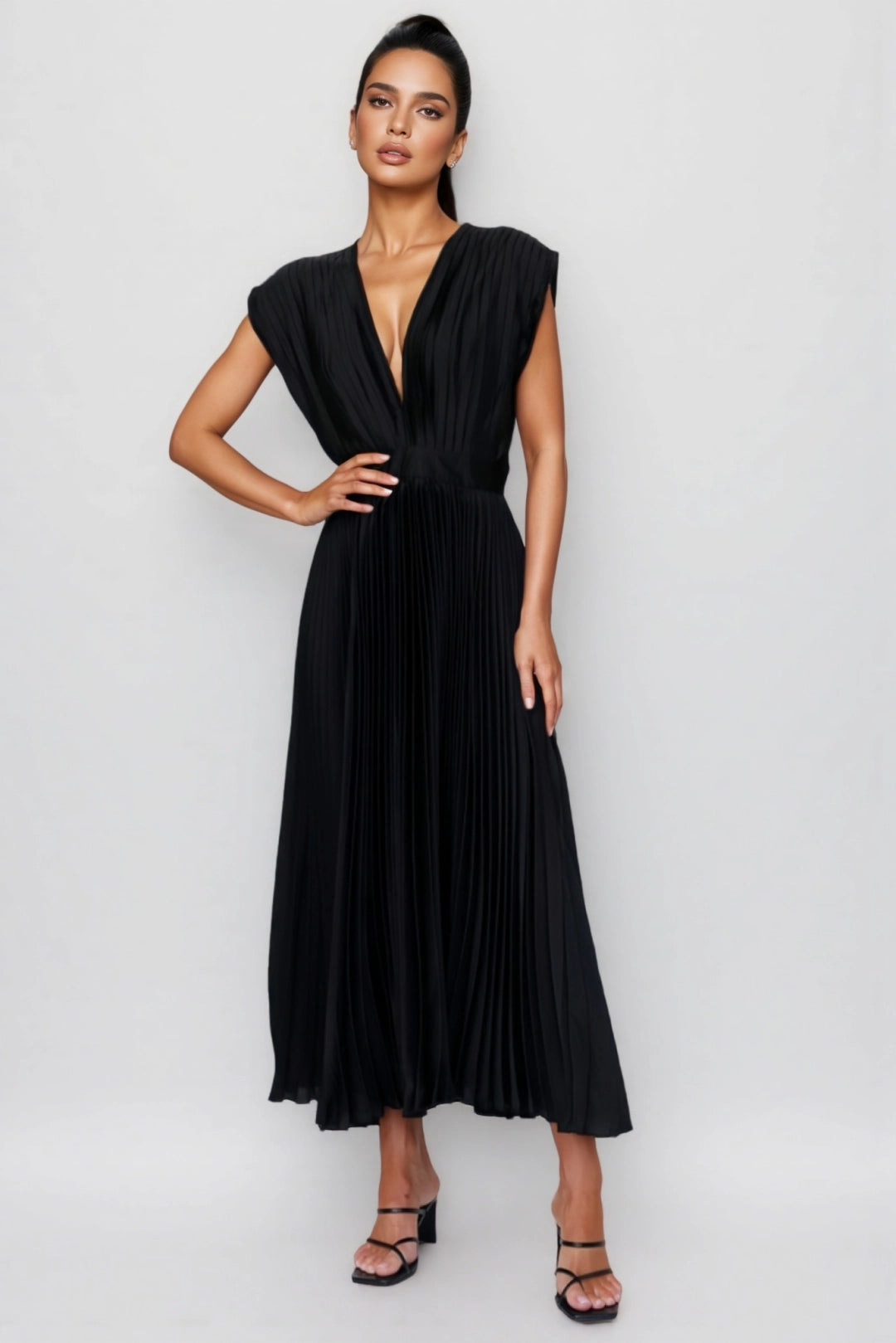La tiya— Pleated Maxi Dress