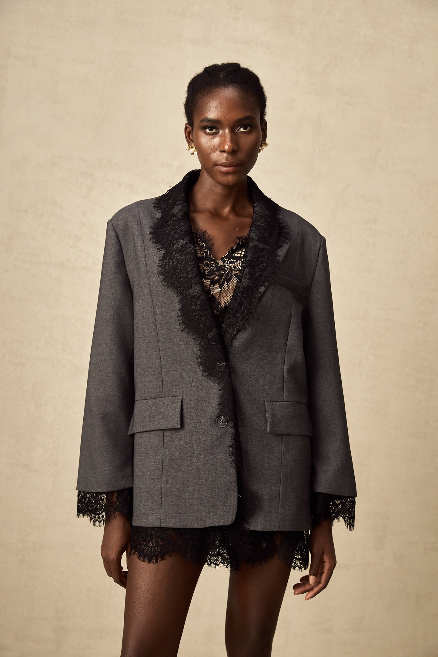 La Dentelle Tailleur — Lace-panel structured blazer