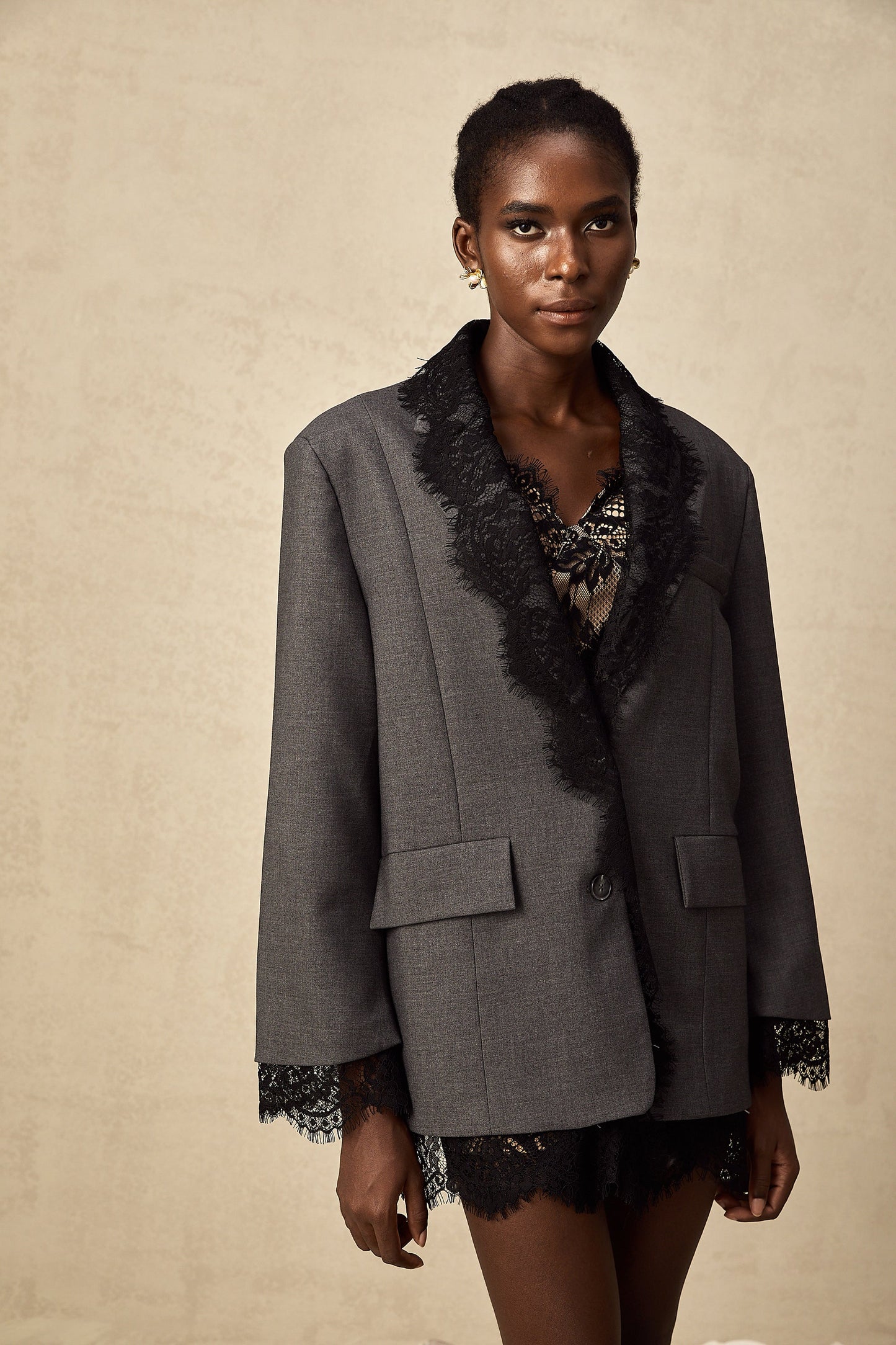 La Dentelle Tailleur — Lace-panel structured blazer