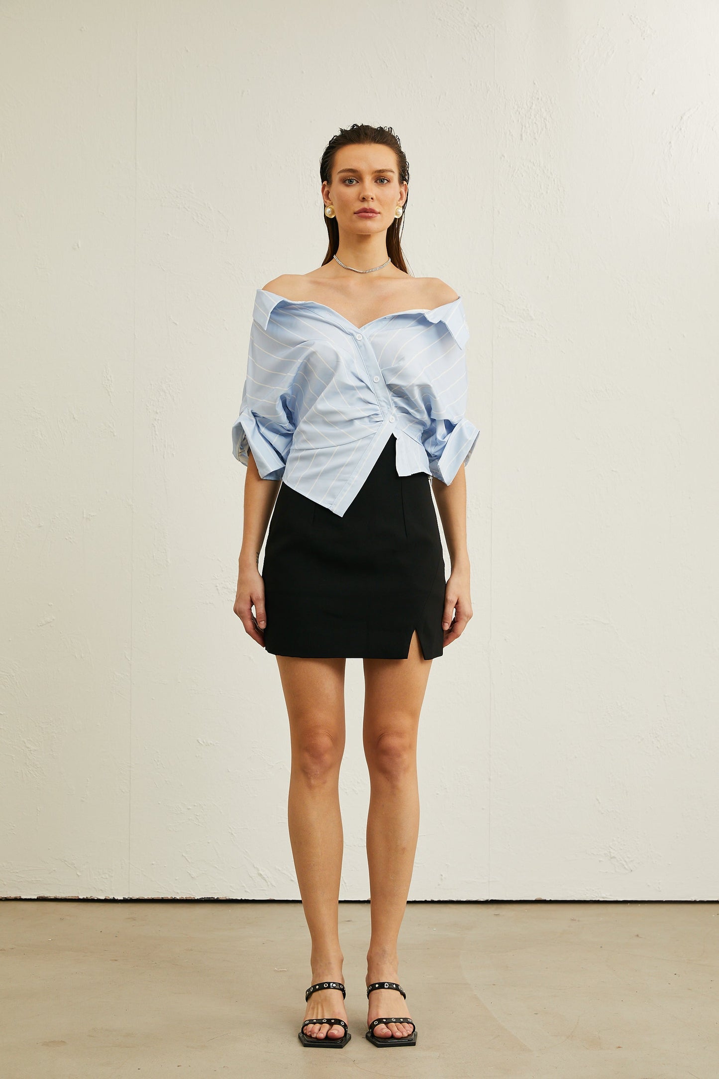 La Rayure Déstructurée — Off-shoulder striped cropped blouse