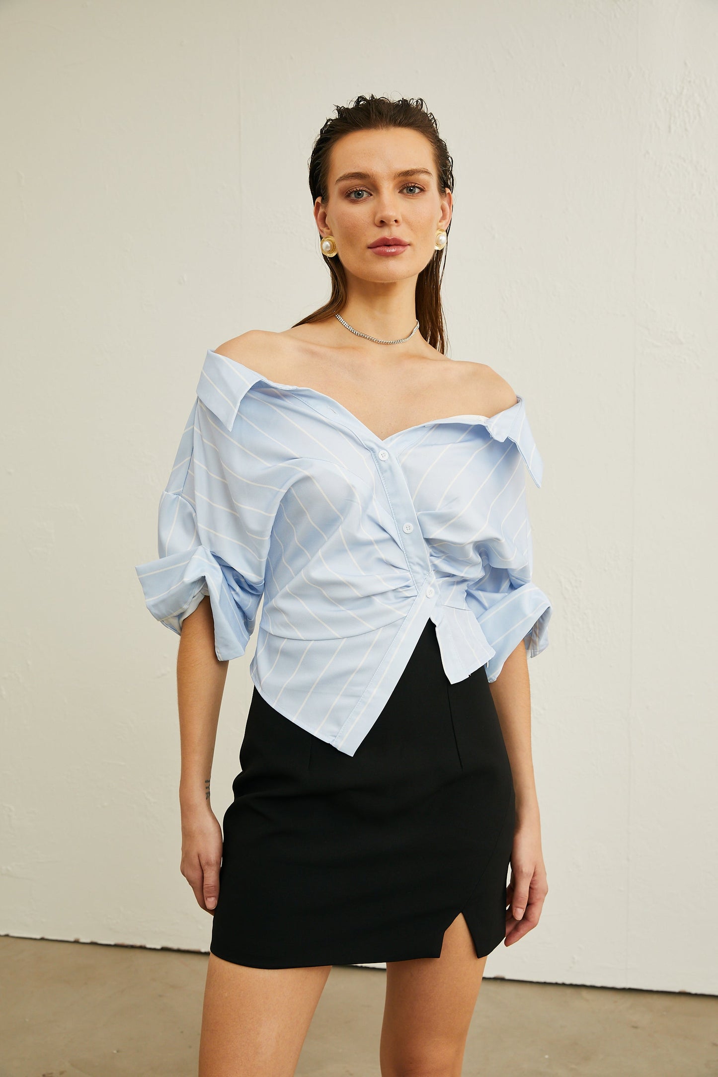 La Rayure Déstructurée — Off-shoulder striped cropped blouse