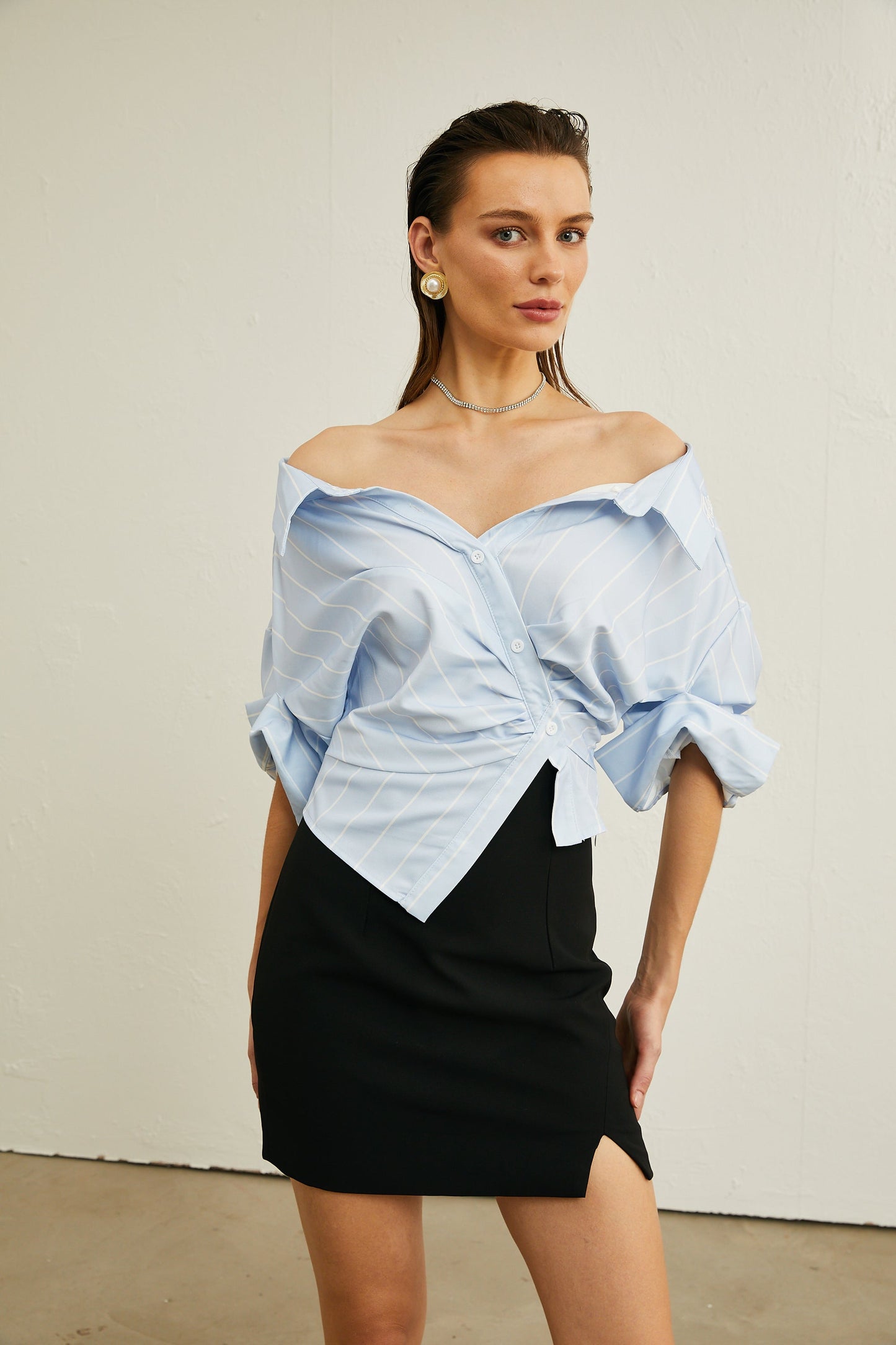 La Rayure Déstructurée — Off-shoulder striped cropped blouse