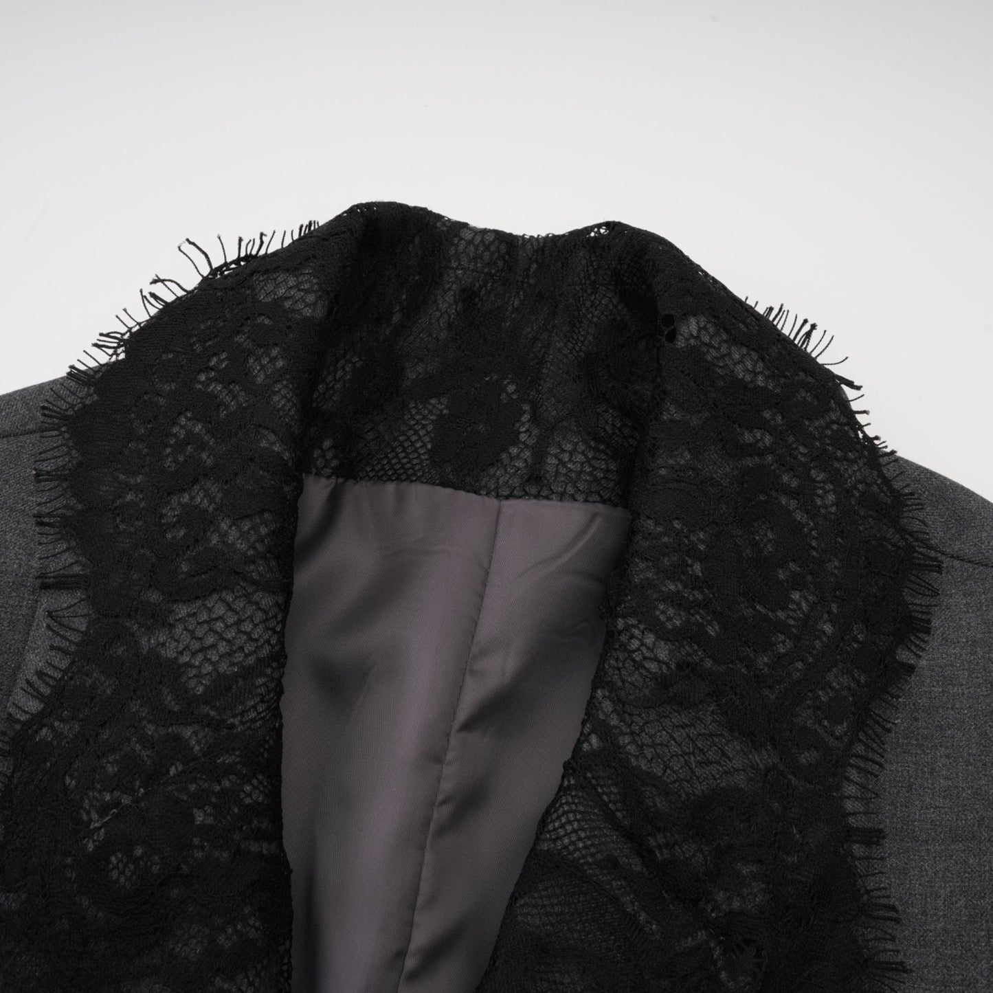 La Dentelle Tailleur — Lace-panel structured blazer