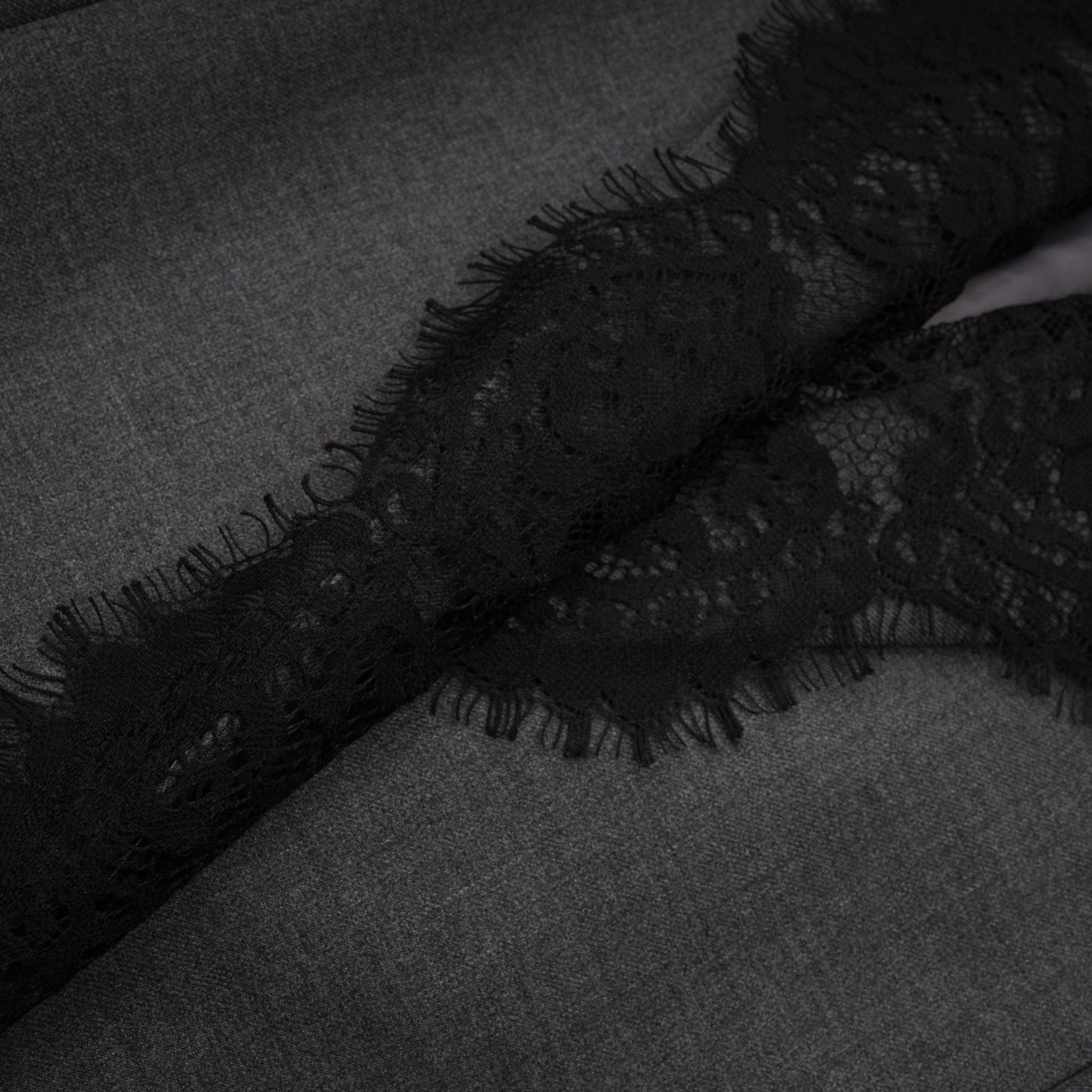 La Dentelle Tailleur — Lace-panel structured blazer