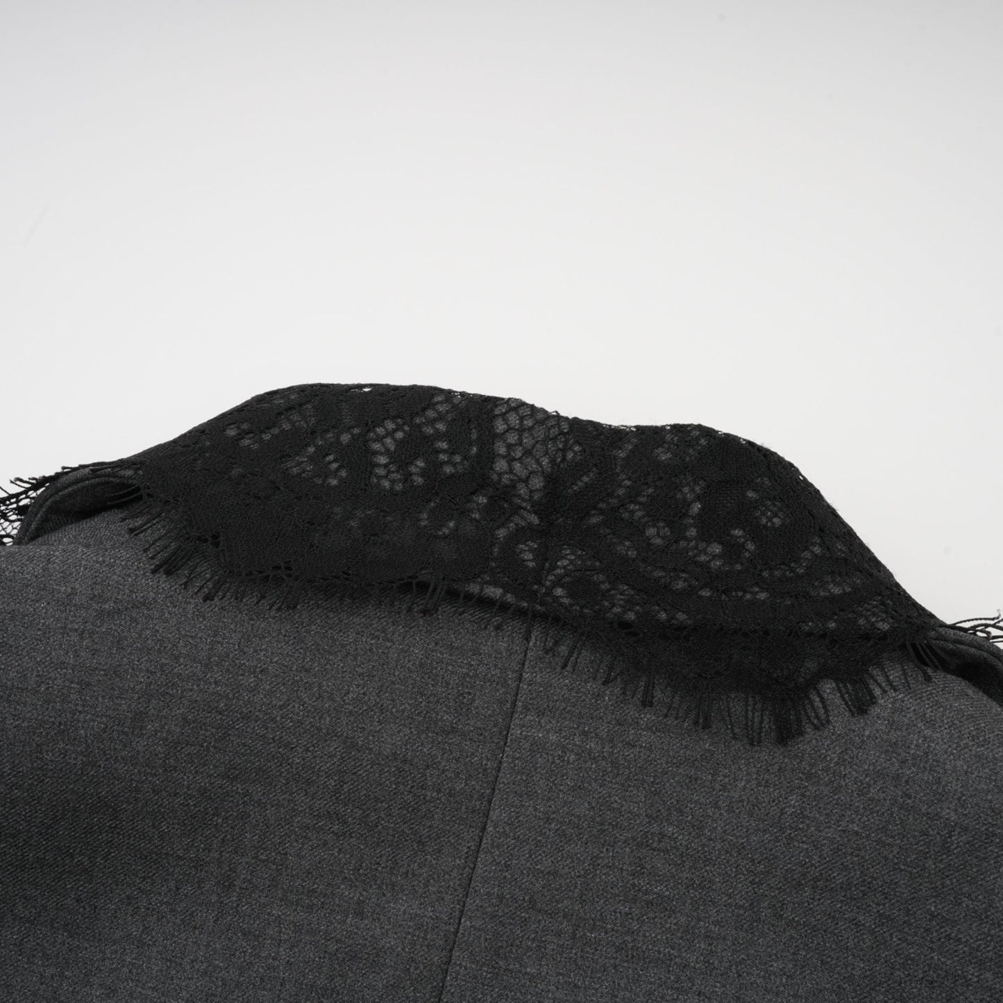 La Dentelle Tailleur — Lace-panel structured blazer