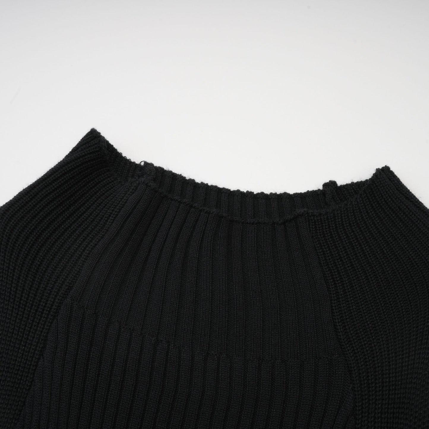Le Nocturne — Ribbed cut-out twist top