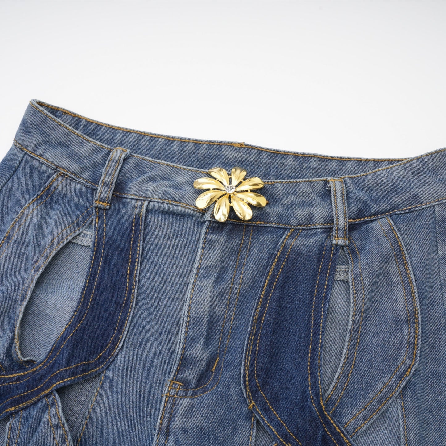 Le Indigo Découpé — High-waist panelled denim