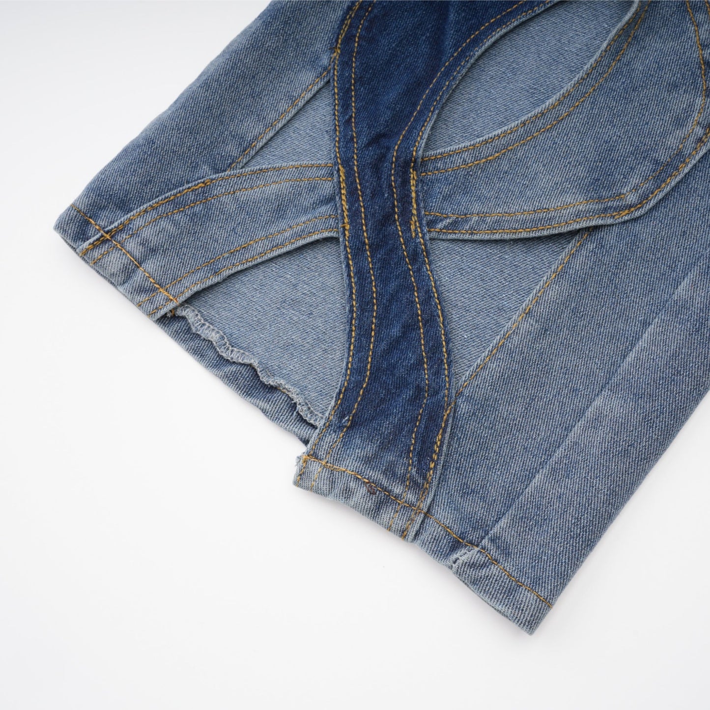 Le Indigo Découpé — High-waist panelled denim