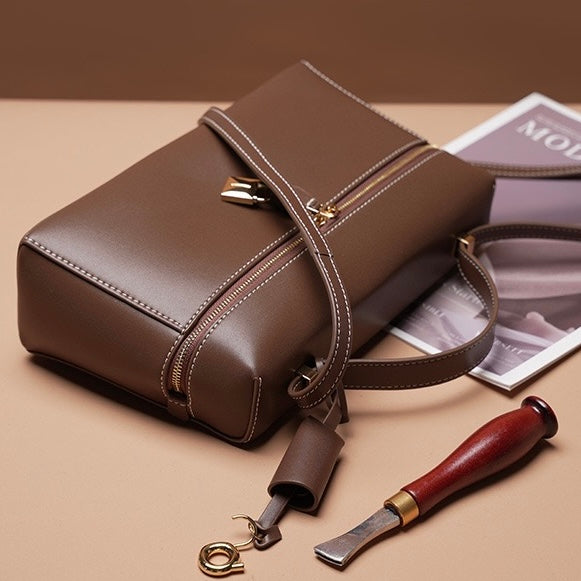 La Boîte — Structured Leather Box Crossbody