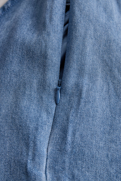 La Nœud Élégant — Halter Blouse with Tie Detail