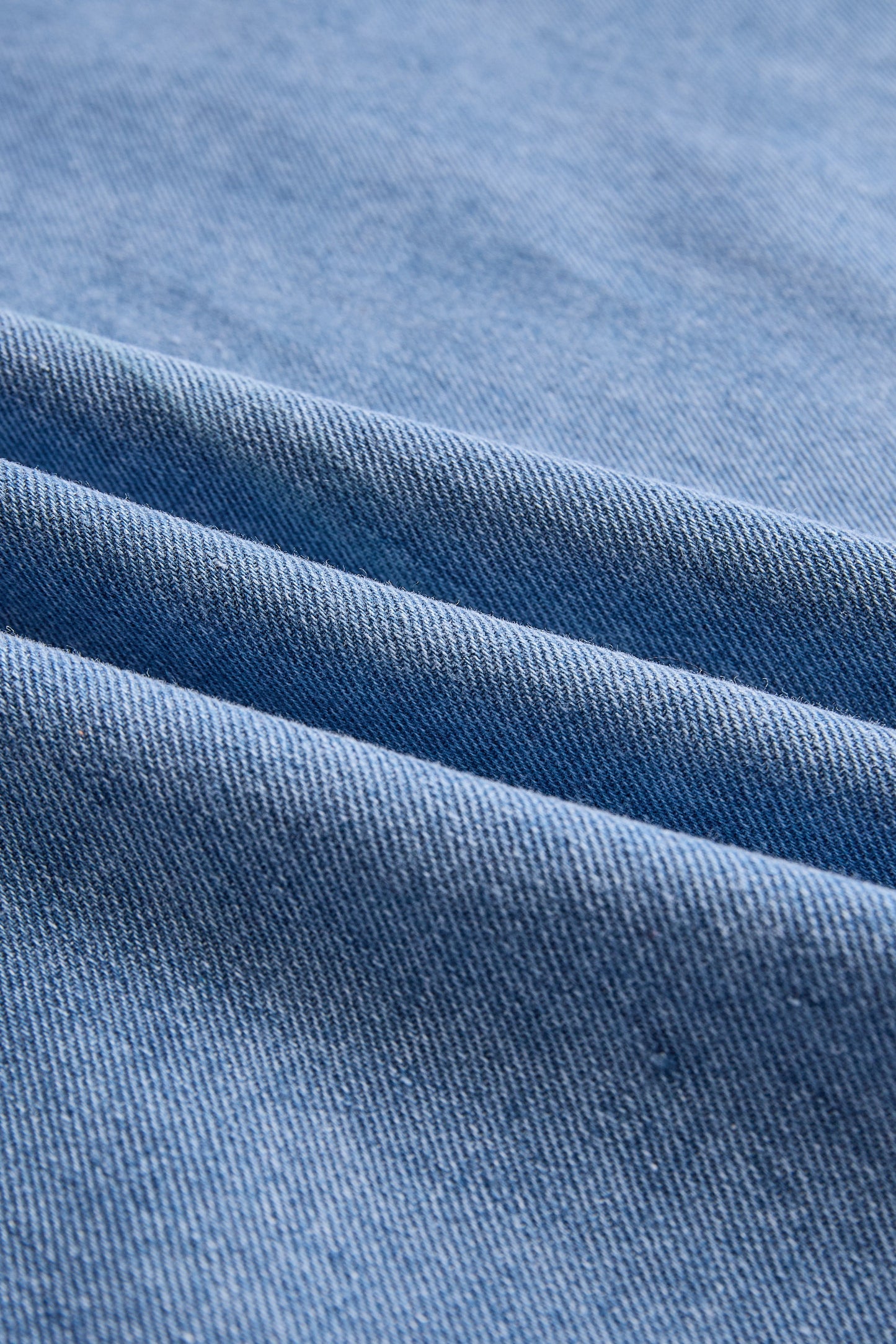 La Nœud Élégant — Halter Blouse with Tie Detail