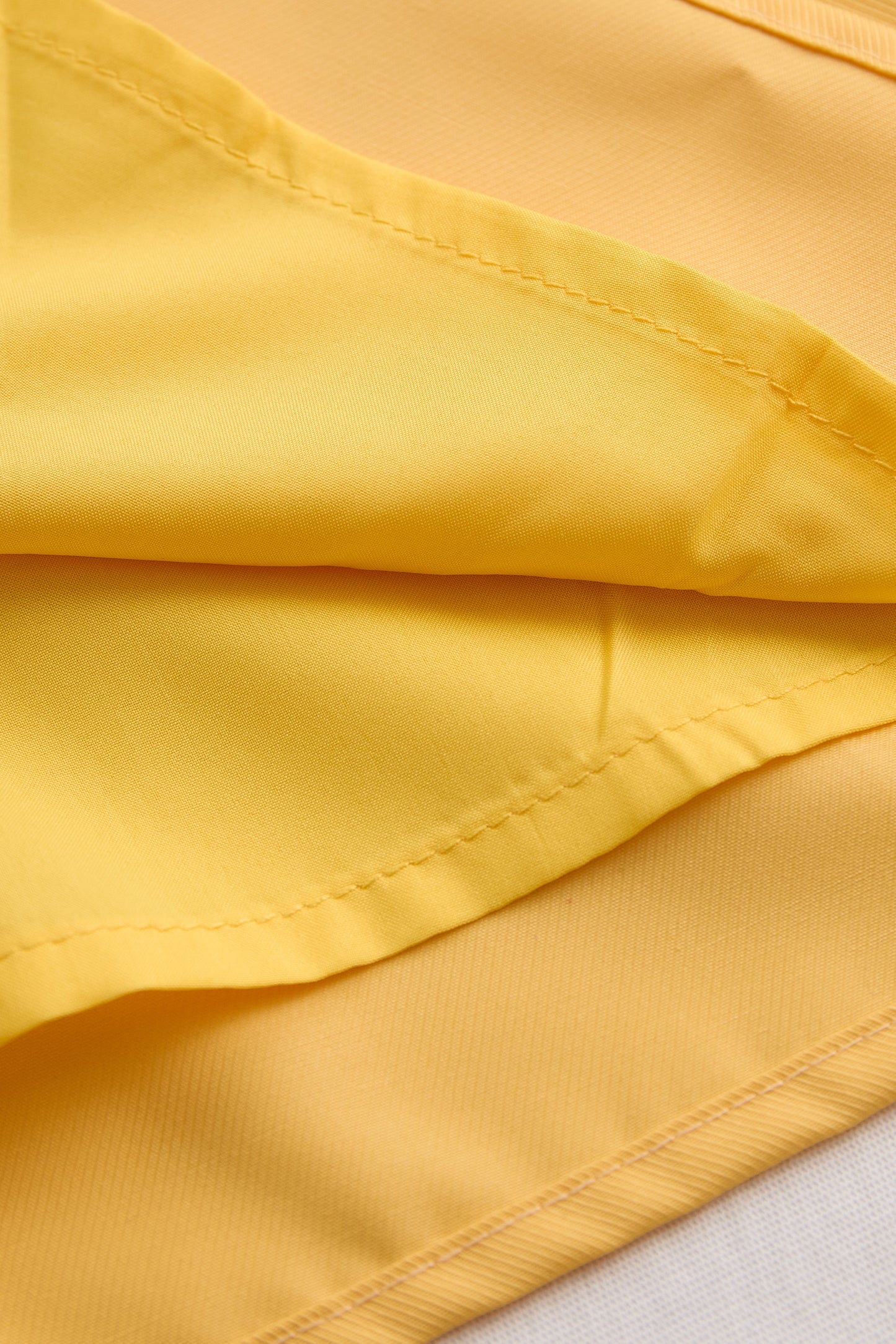 La Nœud Élégant — Halter Blouse with Tie Detail